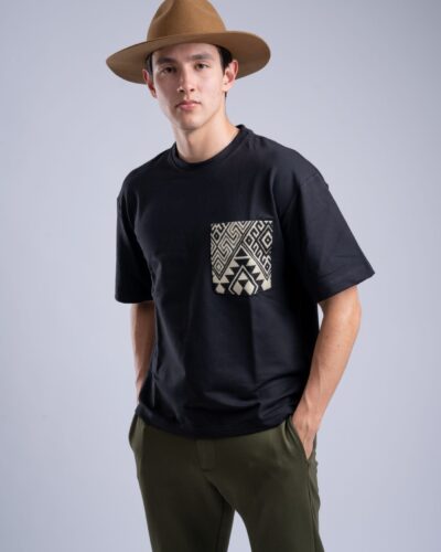 Camiseta Oversized Negra Bolsillo Tejido