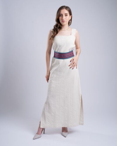 Vestido Beige con Cinturón Tejido