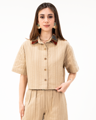 Camisa Caqui Tejido en Cuello